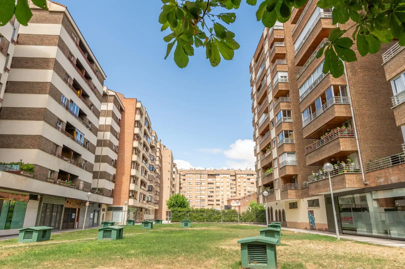 Vista exterior de Pis en venda en  Pamplona / Iruña amb Parquet, Terrassa i Balcó