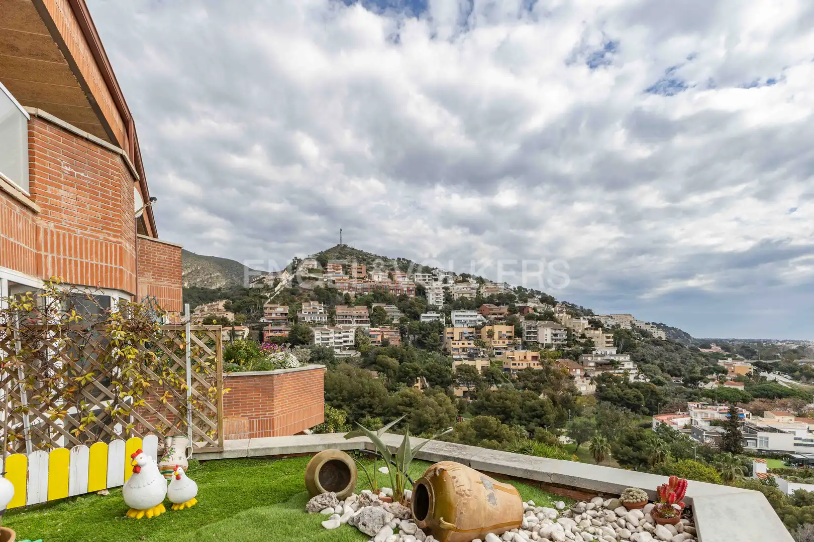 Außenansicht von Maisonette zum Verkauf in Sitges mit Klimaanlage, Heizung und Terrasse