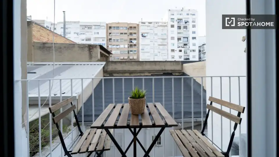 Appartamento con terrazza in affitto a L'Eixample, imagen 12