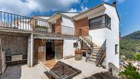 Vista exterior de Casa o xalet en venda en Santa Coloma de Cervelló amb Aire condicionat, Calefacció i Jardí privat