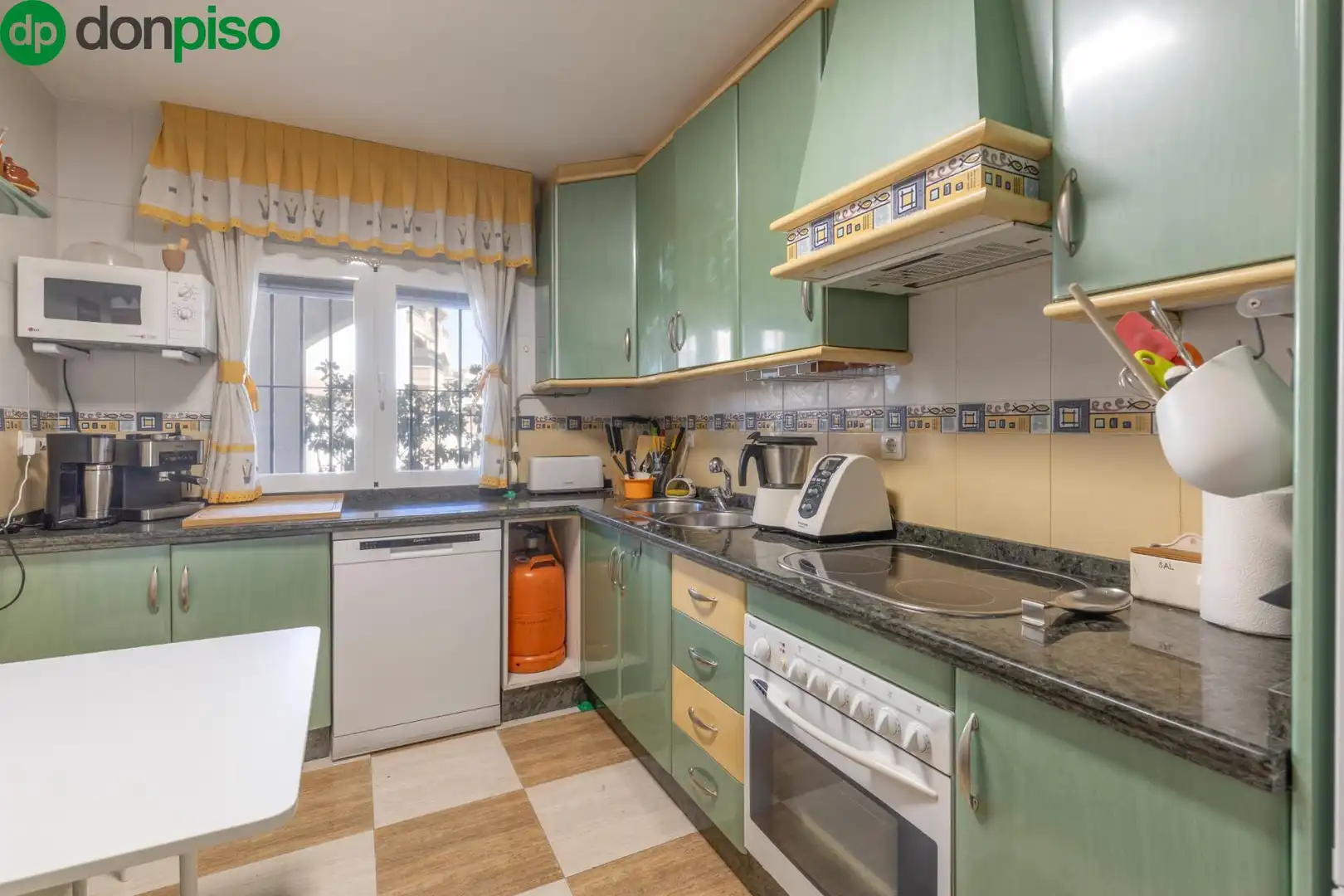Kitchen of Houses for sale in Armilla  with Air Conditioner and Terrace