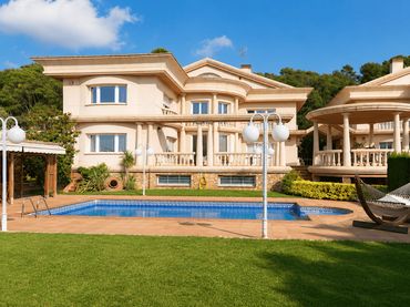 Casa amb balcó en venda a Santa Susanna