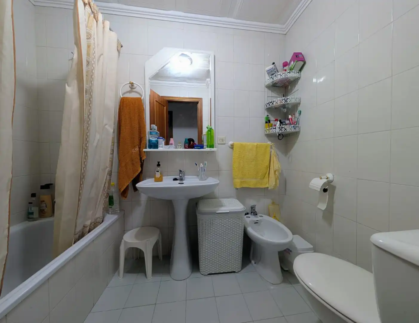 Bathroom of Flat for sale in Loja  with Air Conditioner, Heating and Storage room