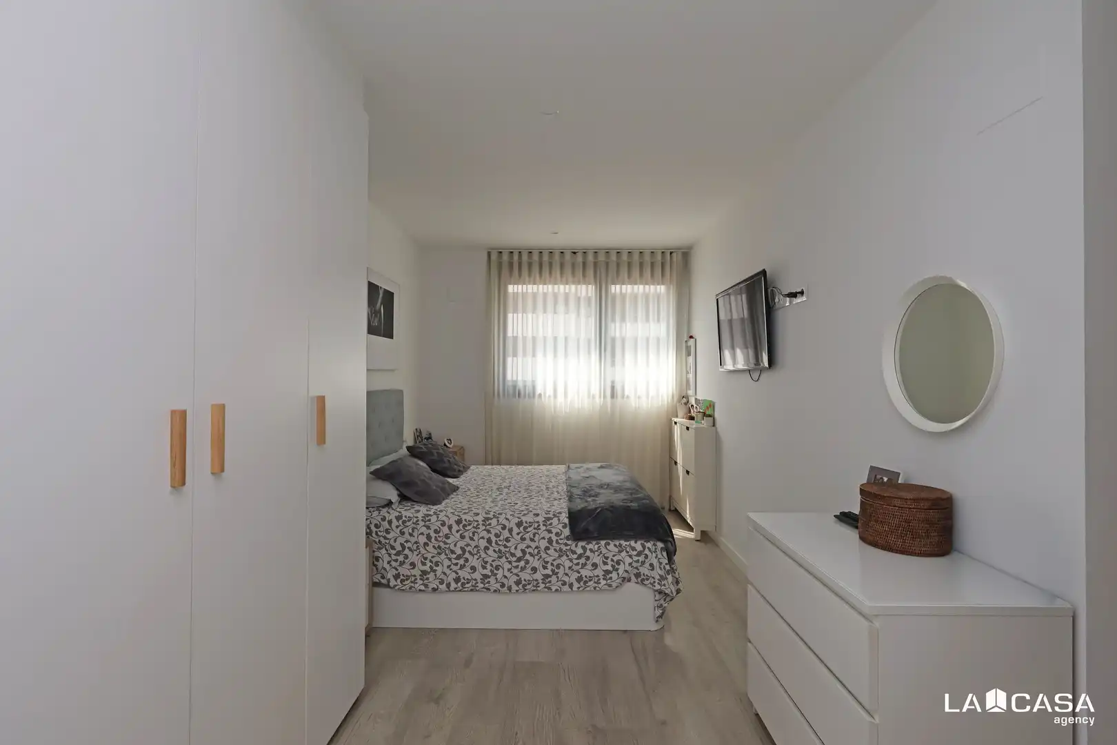 Dormitori de Pis en venda en L'Hospitalet de Llobregat amb Terrassa i Piscina