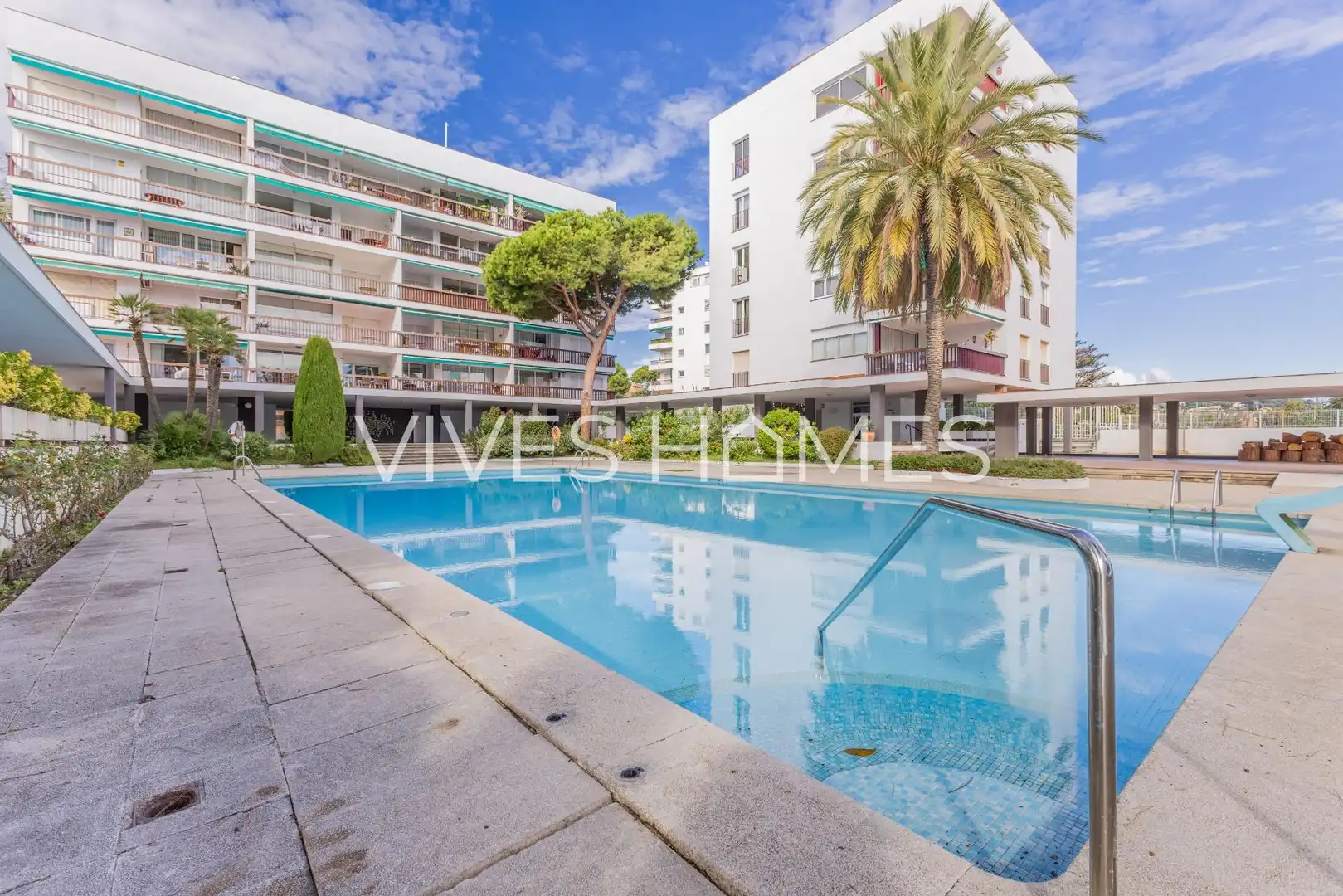Außenansicht von Wohnung zum Verkauf in Sant Andreu de Llavaneres mit Klimaanlage, Heizung und Terrasse
