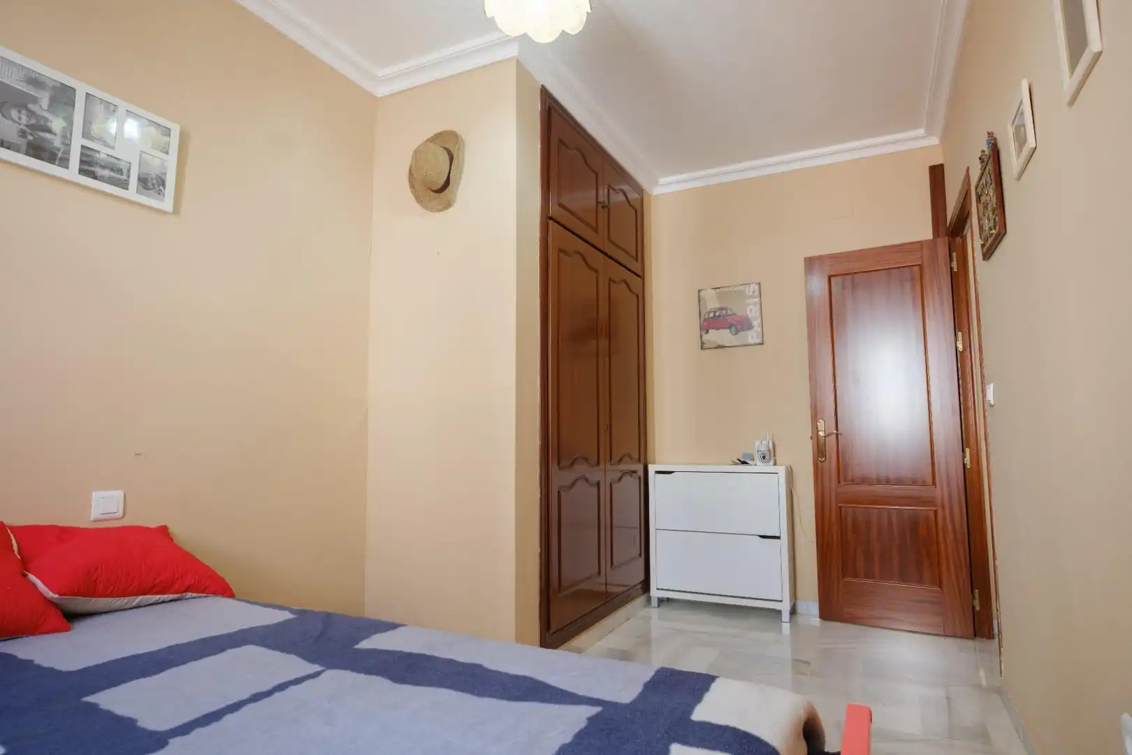 Schlafzimmer von Einfamilien-Reihenhaus zum Verkauf in La Algaba mit Klimaanlage, Heizung und Terrasse