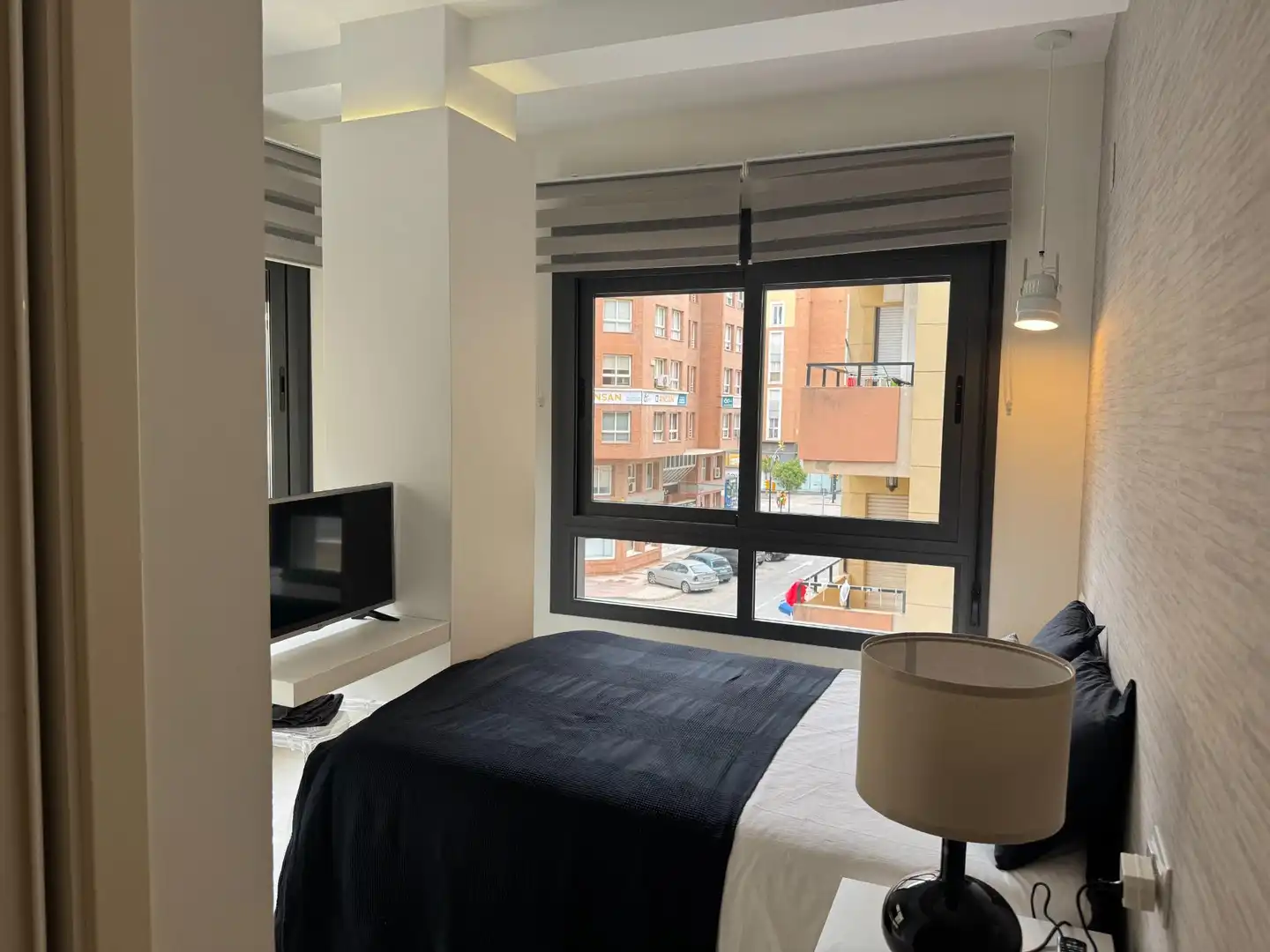 Dormitori de Apartament de lloguer en Málaga amb Aire condicionat, Calefacció i Moblat