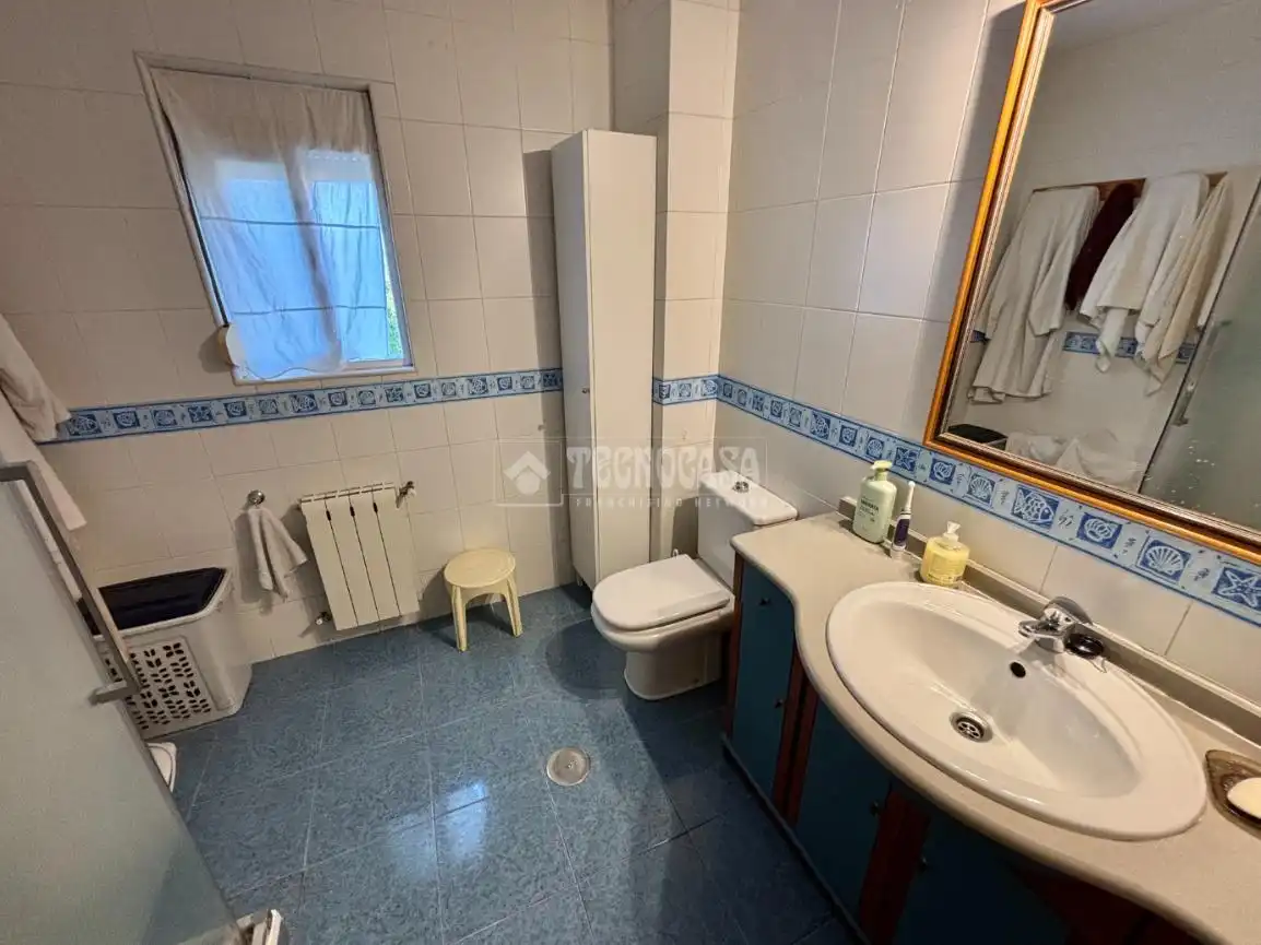 Badezimmer von Wohnung zum Verkauf in Meco mit Heizung und Terrasse