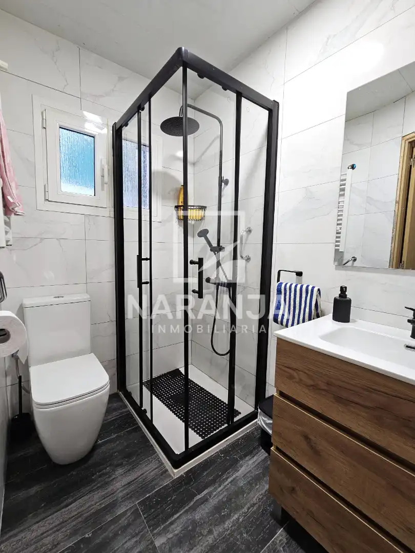 Bathroom of Flat for sale in Barcelona