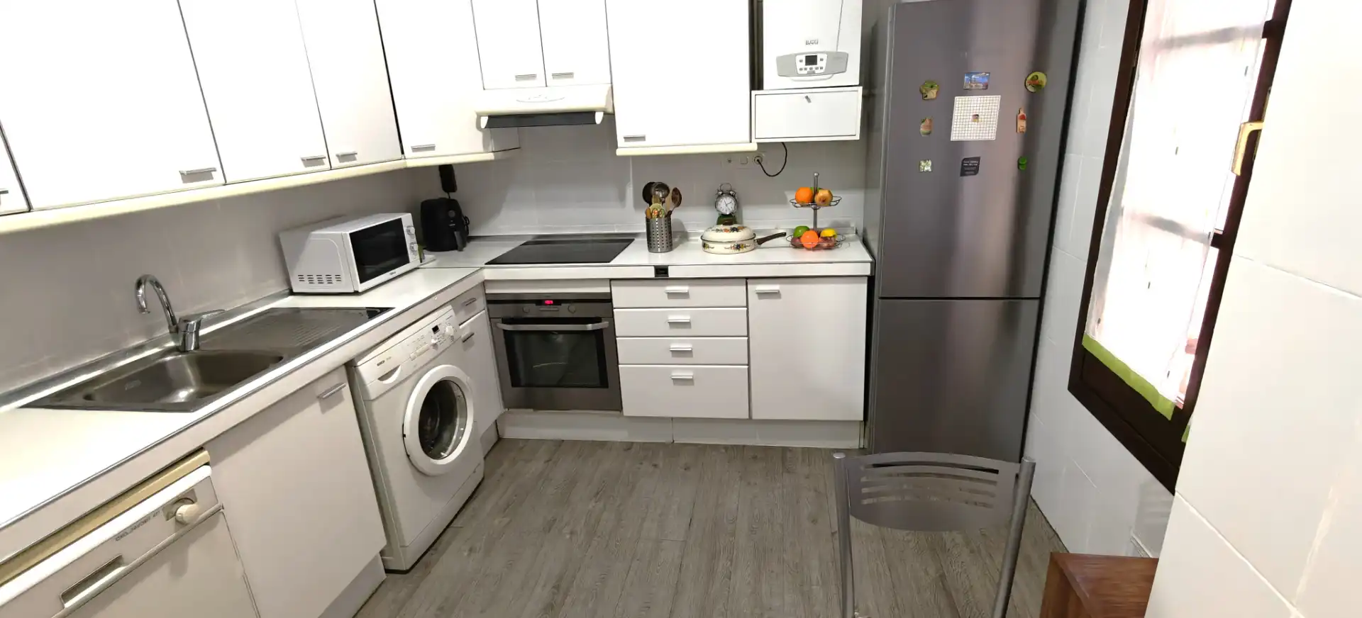 Kitchen of Flat for sale in Zaragoza  with Air Conditioner, Heating and Parquet flooring