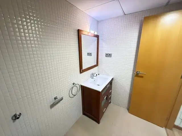 Baño de Apartamento de alquiler en Murcia con Aire acondicionado, Calefacción y Parquet