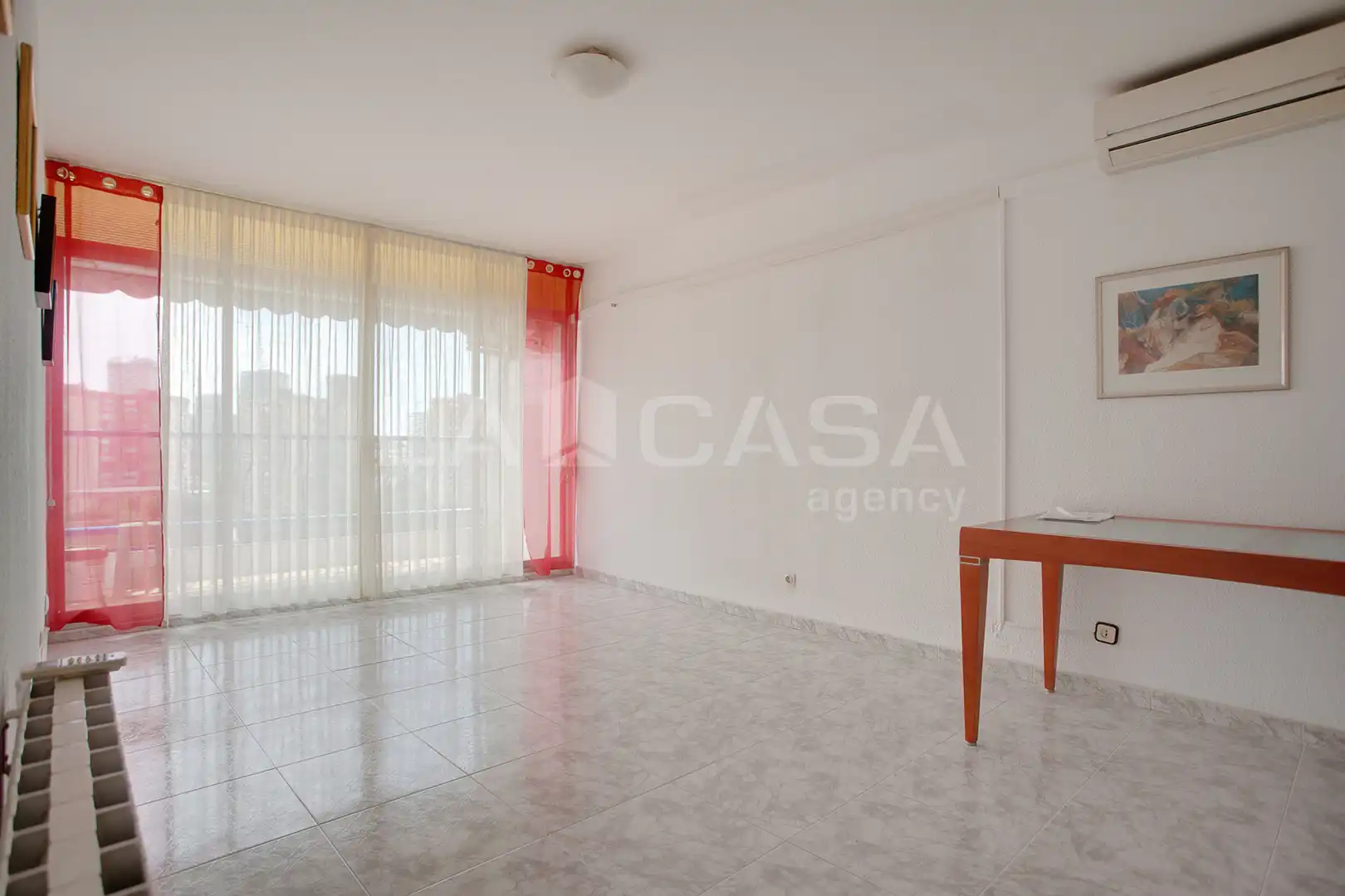 Sala de estar de Piso en venta en L'Hospitalet de Llobregat con Calefacción y Balcón