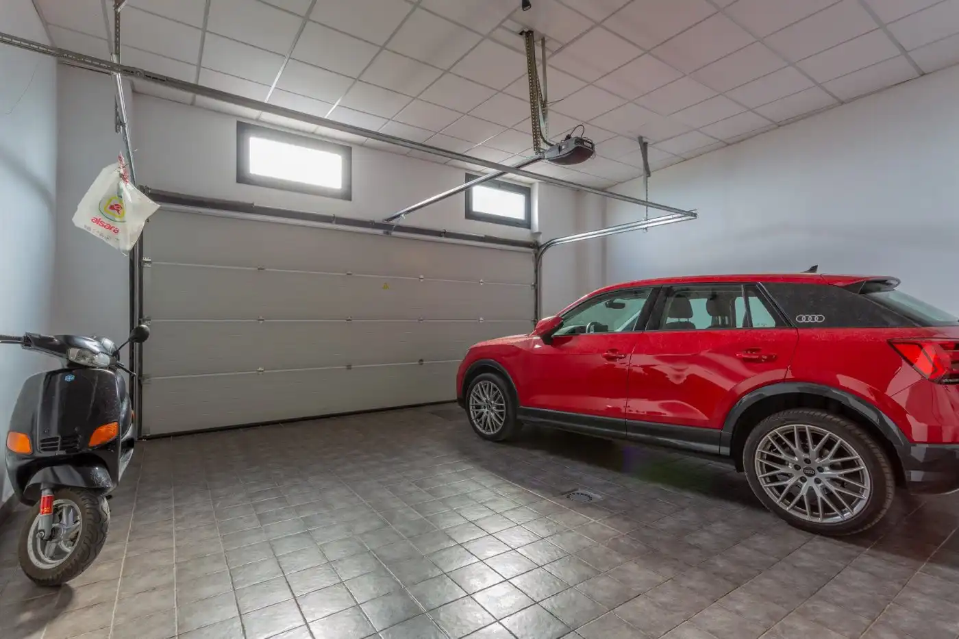 Parking de Casa o chalet en venta en Granada con Aire acondicionado, Calefacción y Terraza