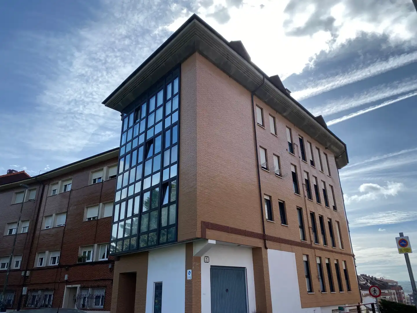 Vista exterior de Pis en venda en Avilés amb Traster i Balcó