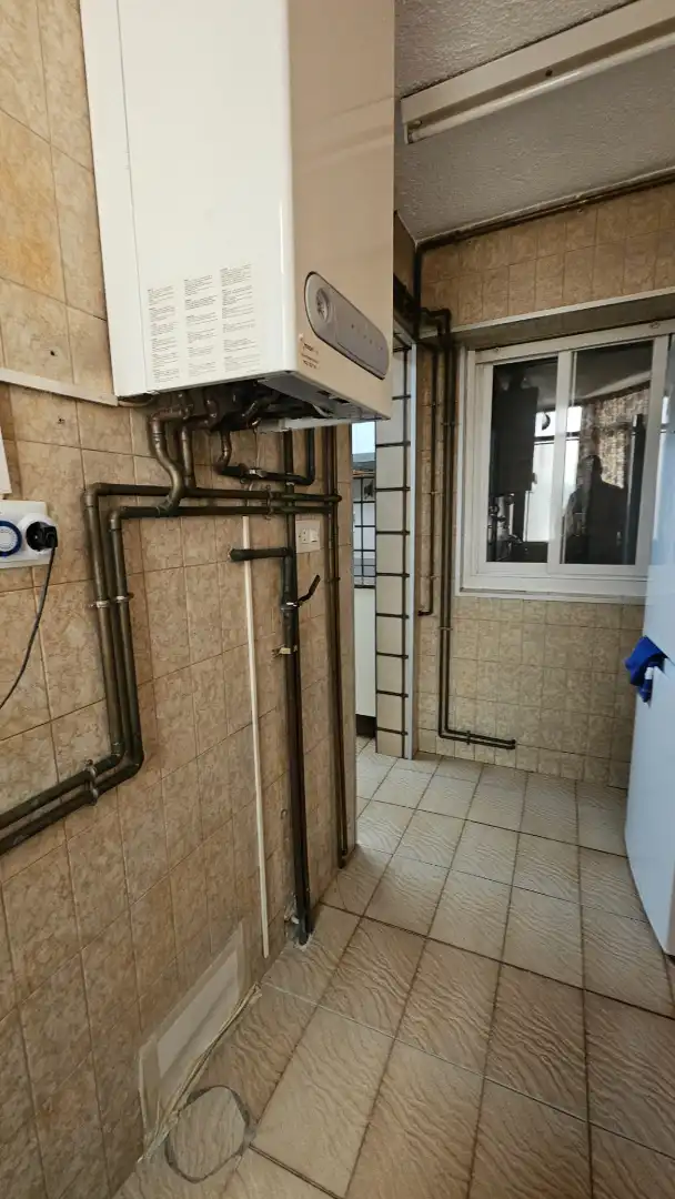 Küche von Wohnung zum Verkauf in Sabadell mit Klimaanlage, Heizung und Balkon