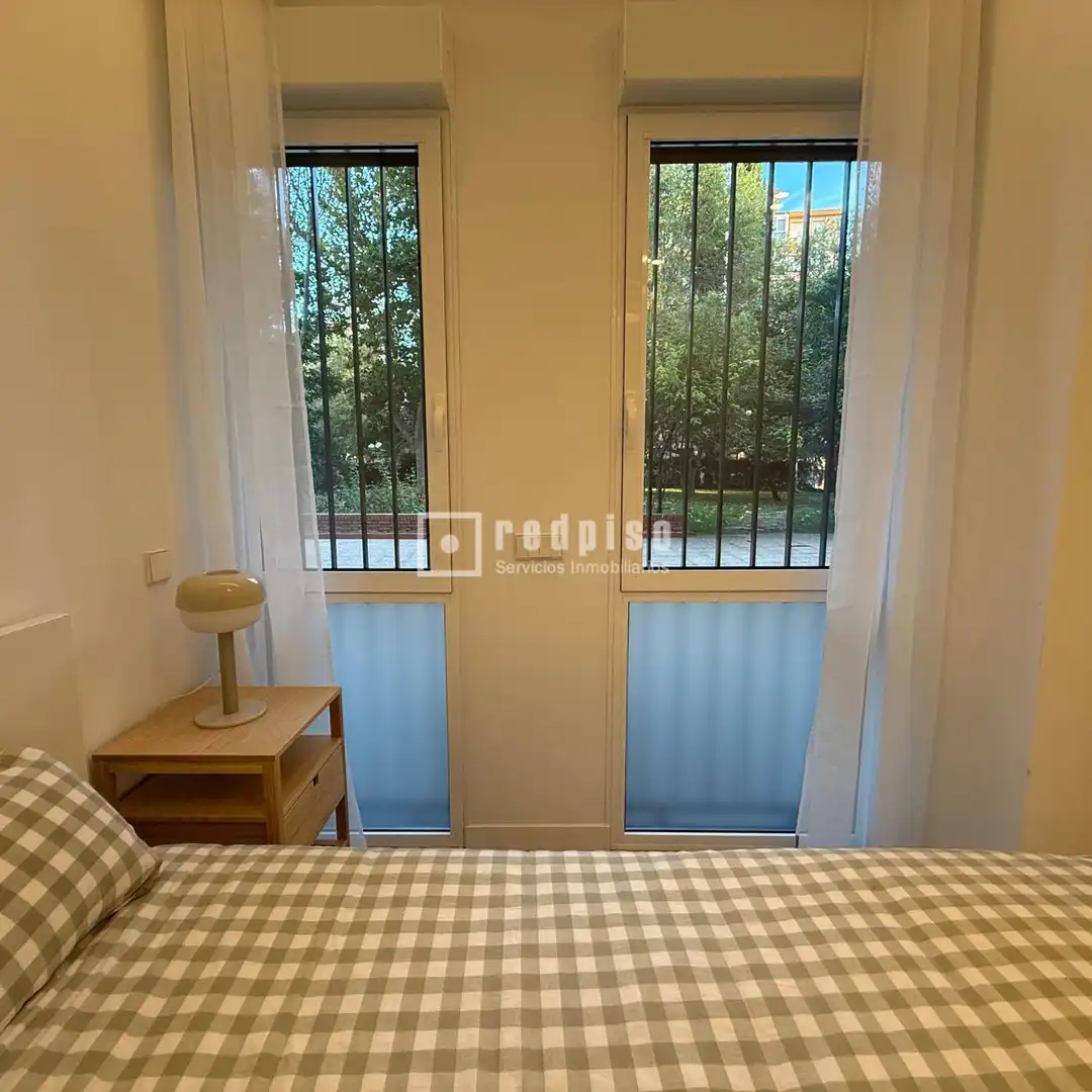 Schlafzimmer von Wohnung zur Miete in Madrid mit Klimaanlage, Heizung und Privatgarten