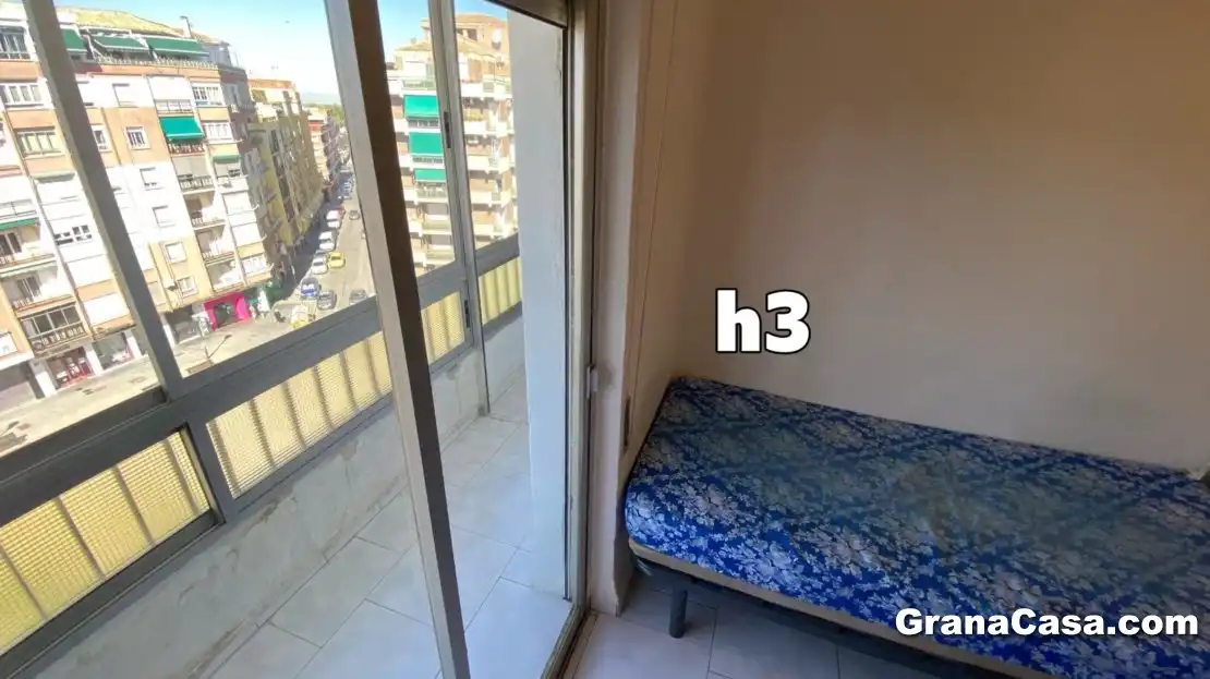 Schlafzimmer von Wohnung zur untervermieten in Granada mit Klimaanlage, Heizung und Möbliert