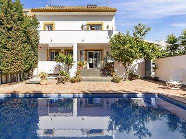 Adossat amb piscina en venda a San Pedro de Alcántara