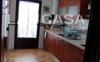 Kitchen of Single-family semi-detached for sale in Dos Hermanas  with Terrace