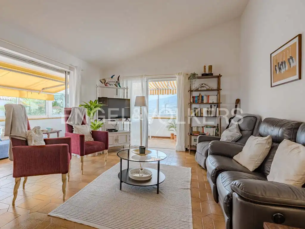 Sala de estar de Casa o chalet en venta en Adeje con Terraza, Amueblado y Jacuzzi