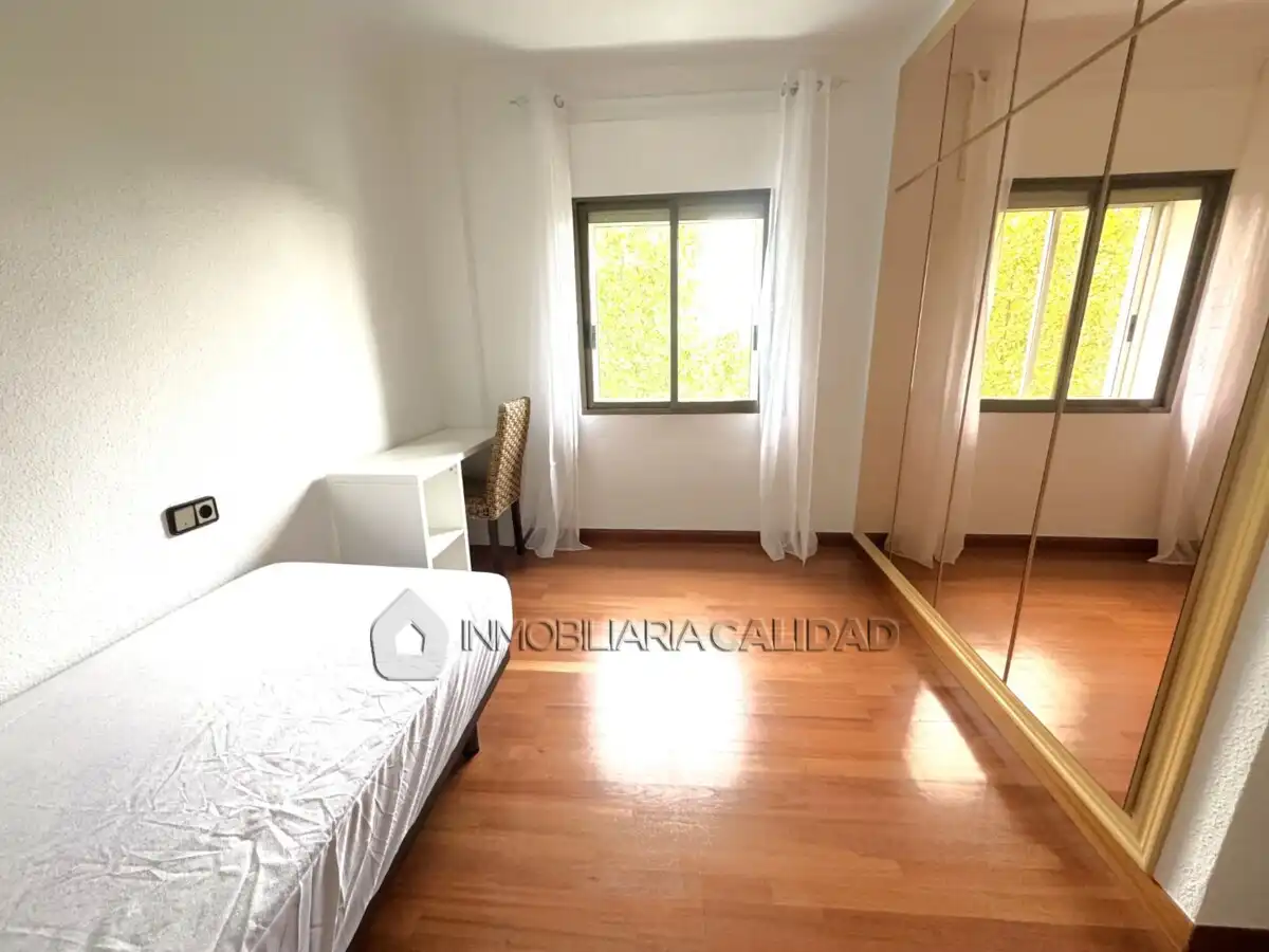 Schlafzimmer von Wohnung zur Miete in Burgos mit Heizung und Möbliert
