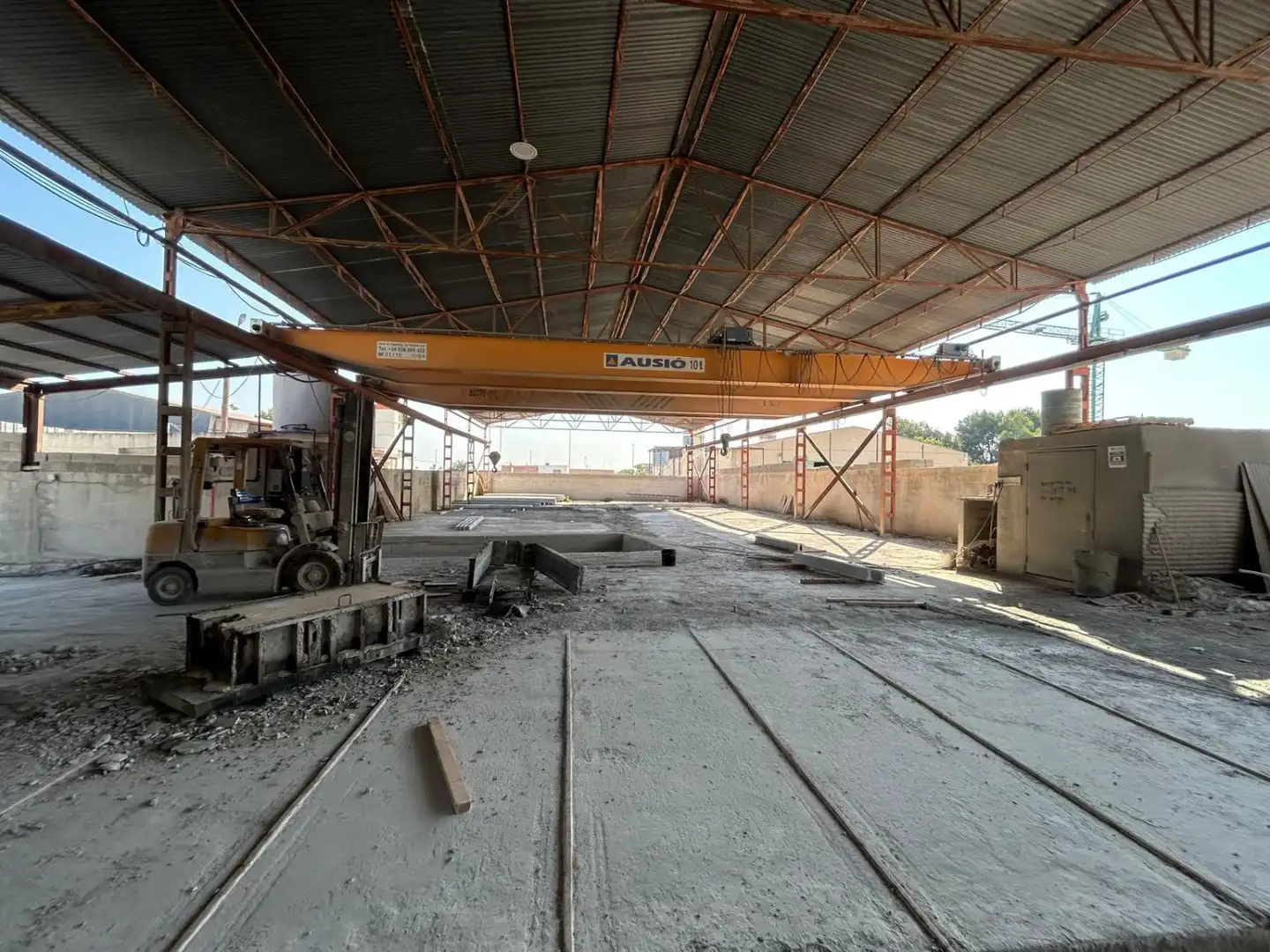 Vista exterior de Nave industrial en venta en Cox