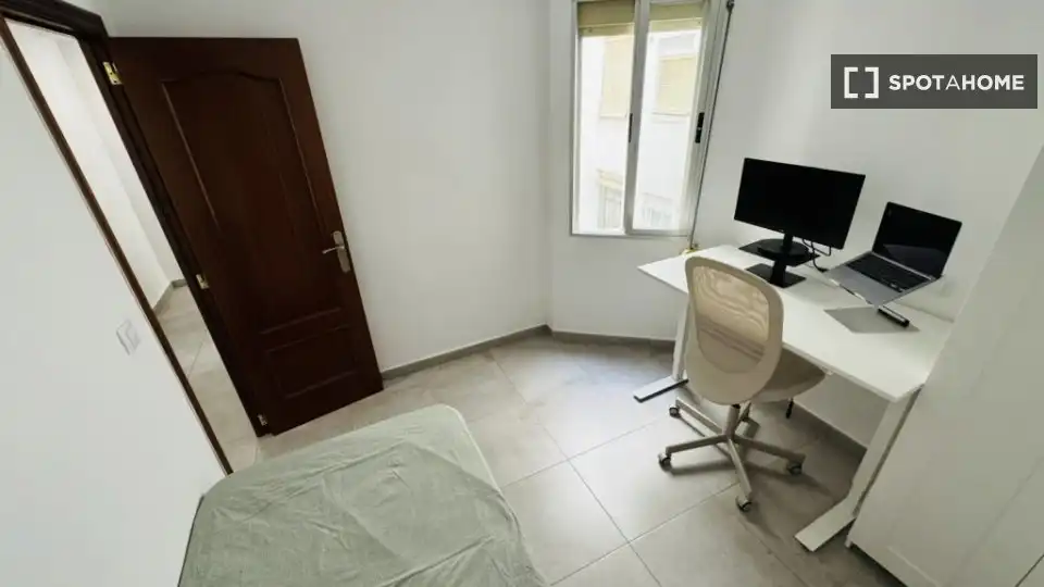 Habitación de Apartamento para compartir en Valencia con Aire acondicionado, Calefacción y Terraza