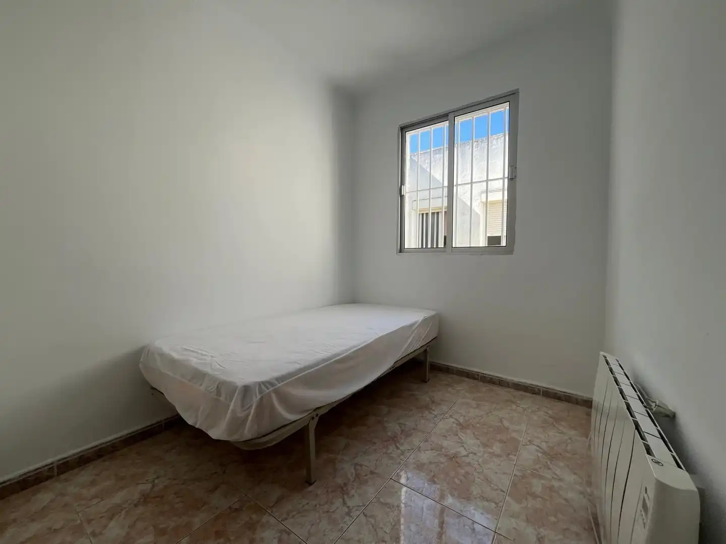 Bedroom of Flat for rent in Dos Hermanas  with Air Conditioner, Terrace and Furnished