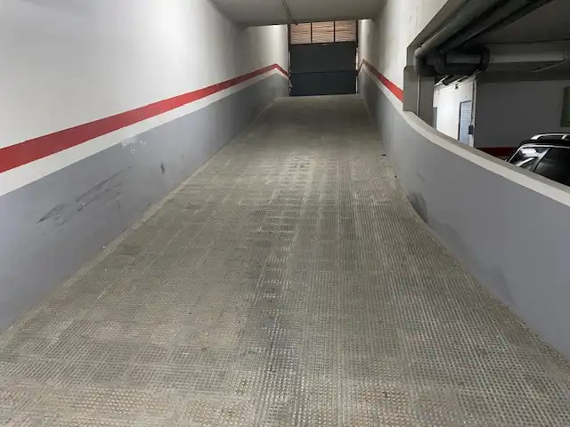 Parkplatz von Garage zur Miete in Silla