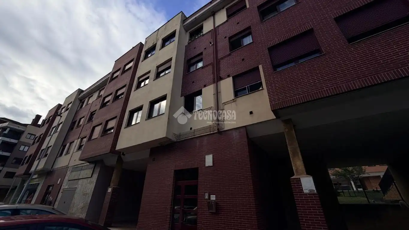 Vista exterior de Pis en venda en Gijón  amb Traster