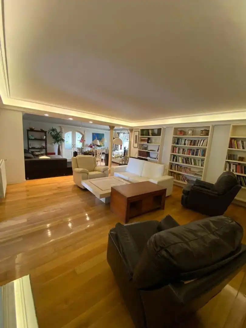 Sala de estar de Edificio en venta en Santa Cruz de Bezana