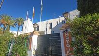 Vista exterior de Casa adosada en venda en Mijas amb Piscina