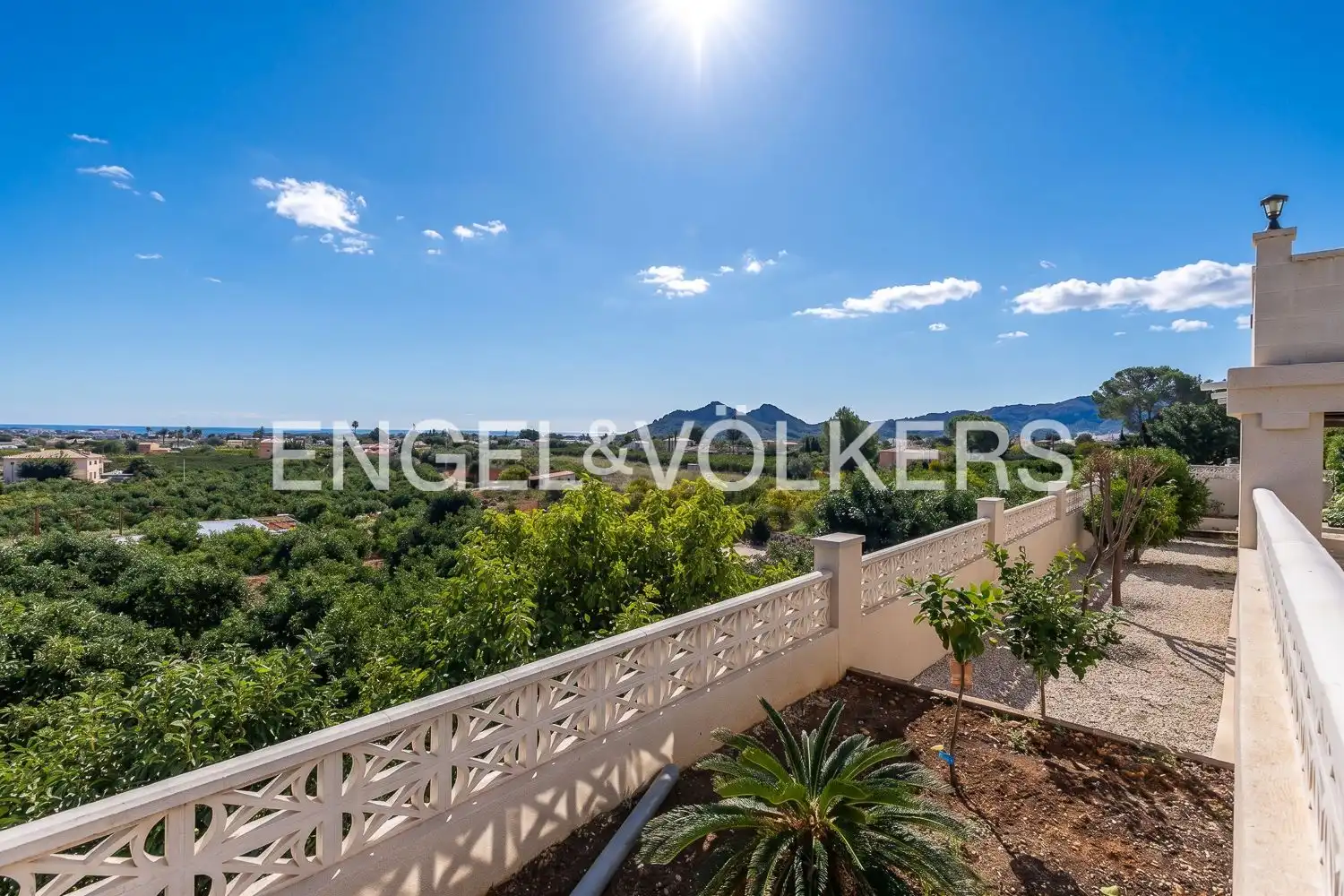 Vista exterior de Casa o xalet en venda en Pedreguer amb Aire condicionat, Calefacció i Jardí privat