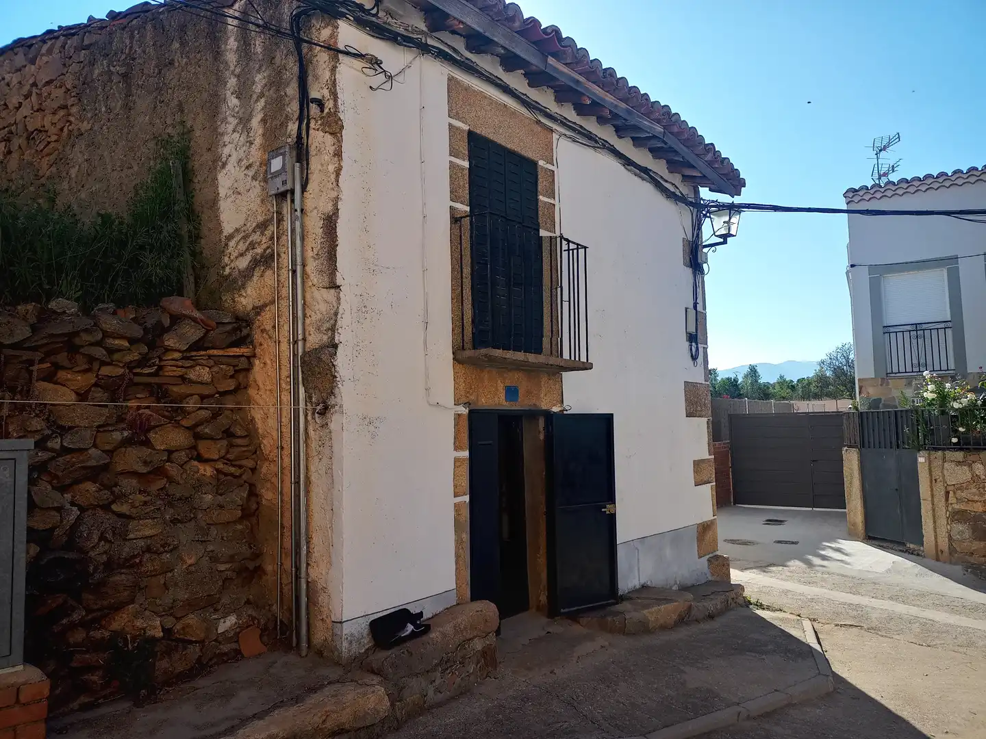 Exterior view of Country homes for sale in Los Llanos de Tormes 