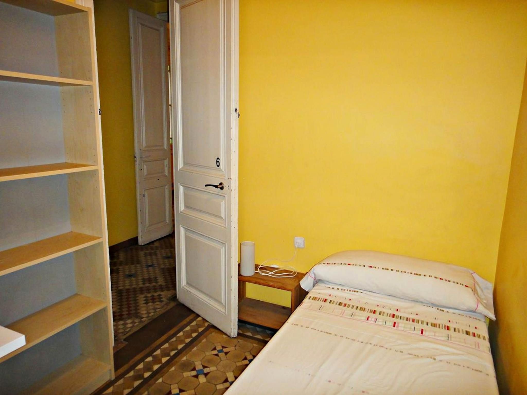 Dormitori de Pis per a compartir en  Barcelona Capital amb Calefacció, Jardí privat i Moblat