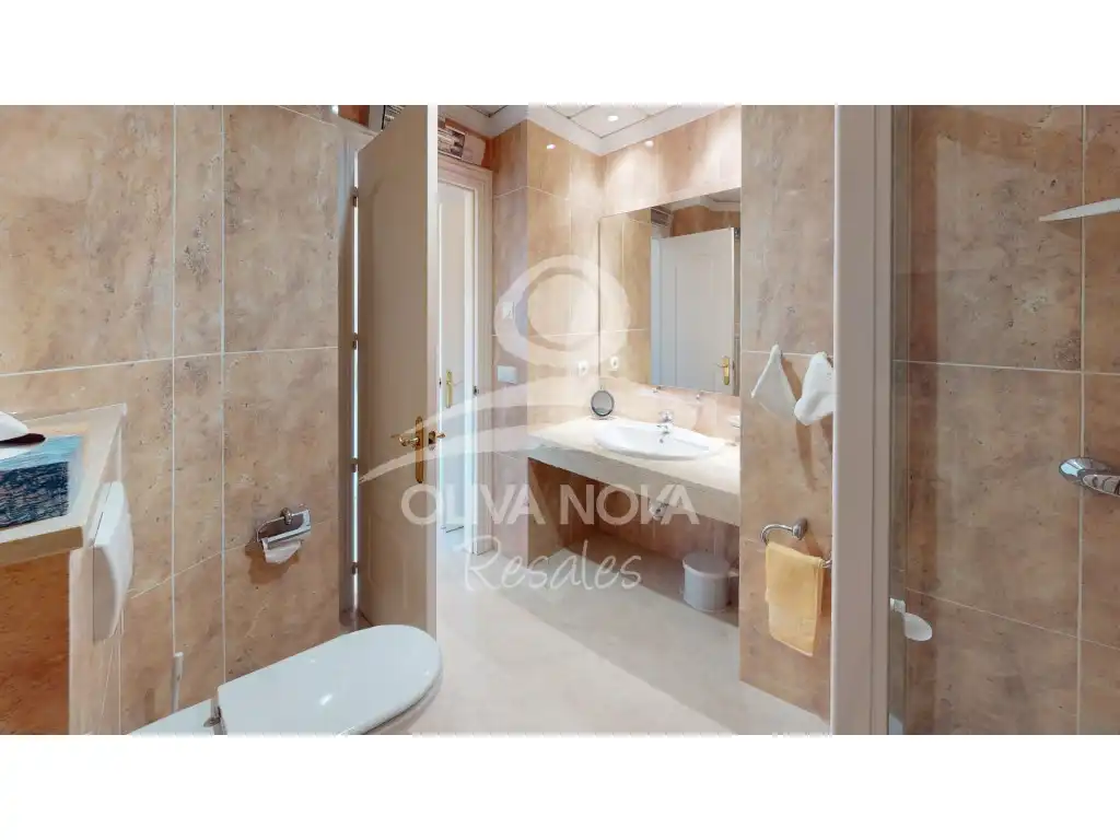 Bathroom of Attic for sale in Oliva  with Terrace, Swimming Pool and Furnished