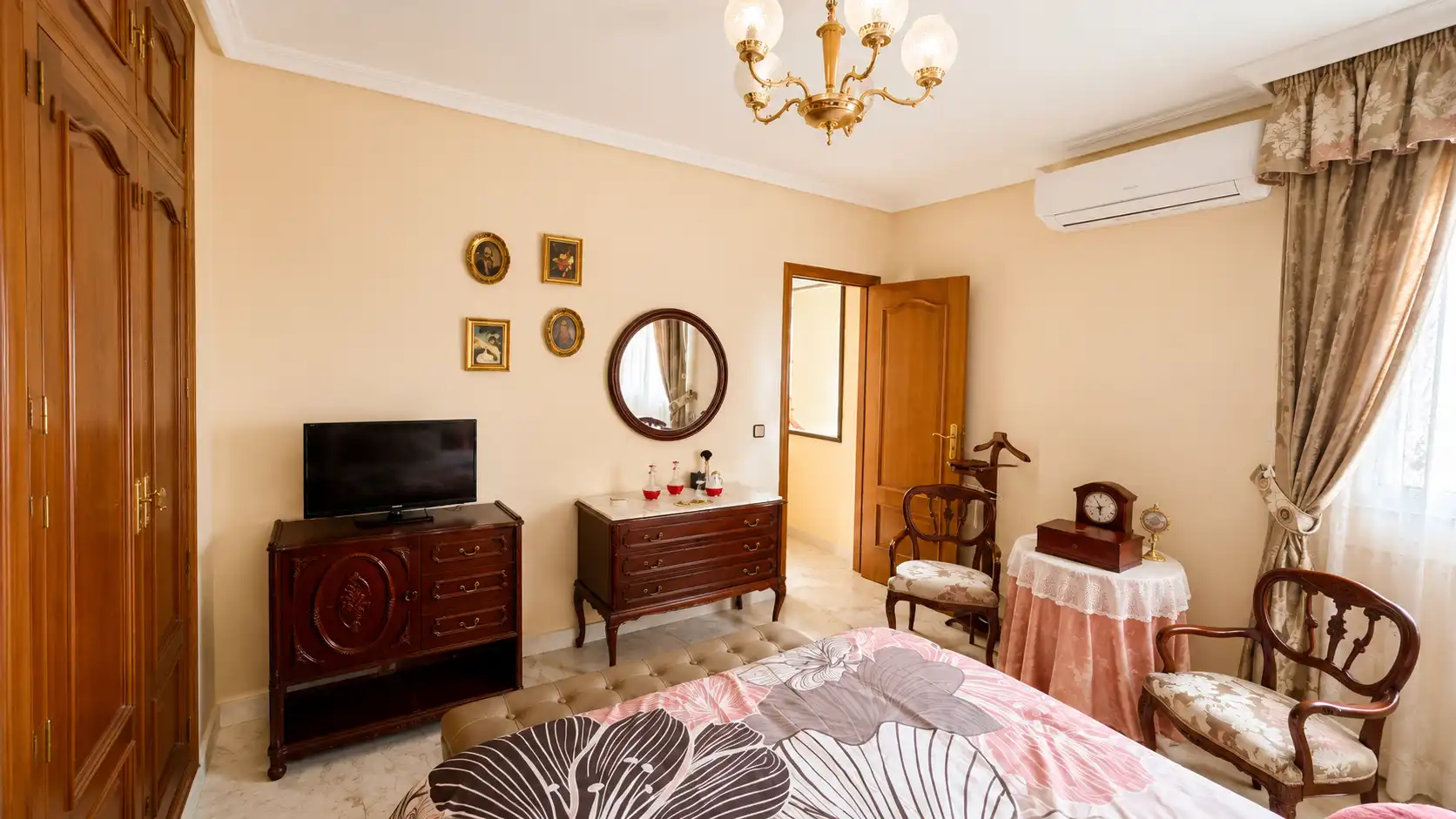 Bedroom of Houses for sale in San Lorenzo de El Escorial  with Air Conditioner, Heating and Private garden