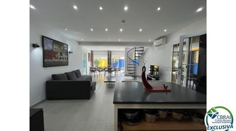 Villa ideal para alquiler con licencia turística, piscina, zona residencial, 4 dormitorios, 4 baños