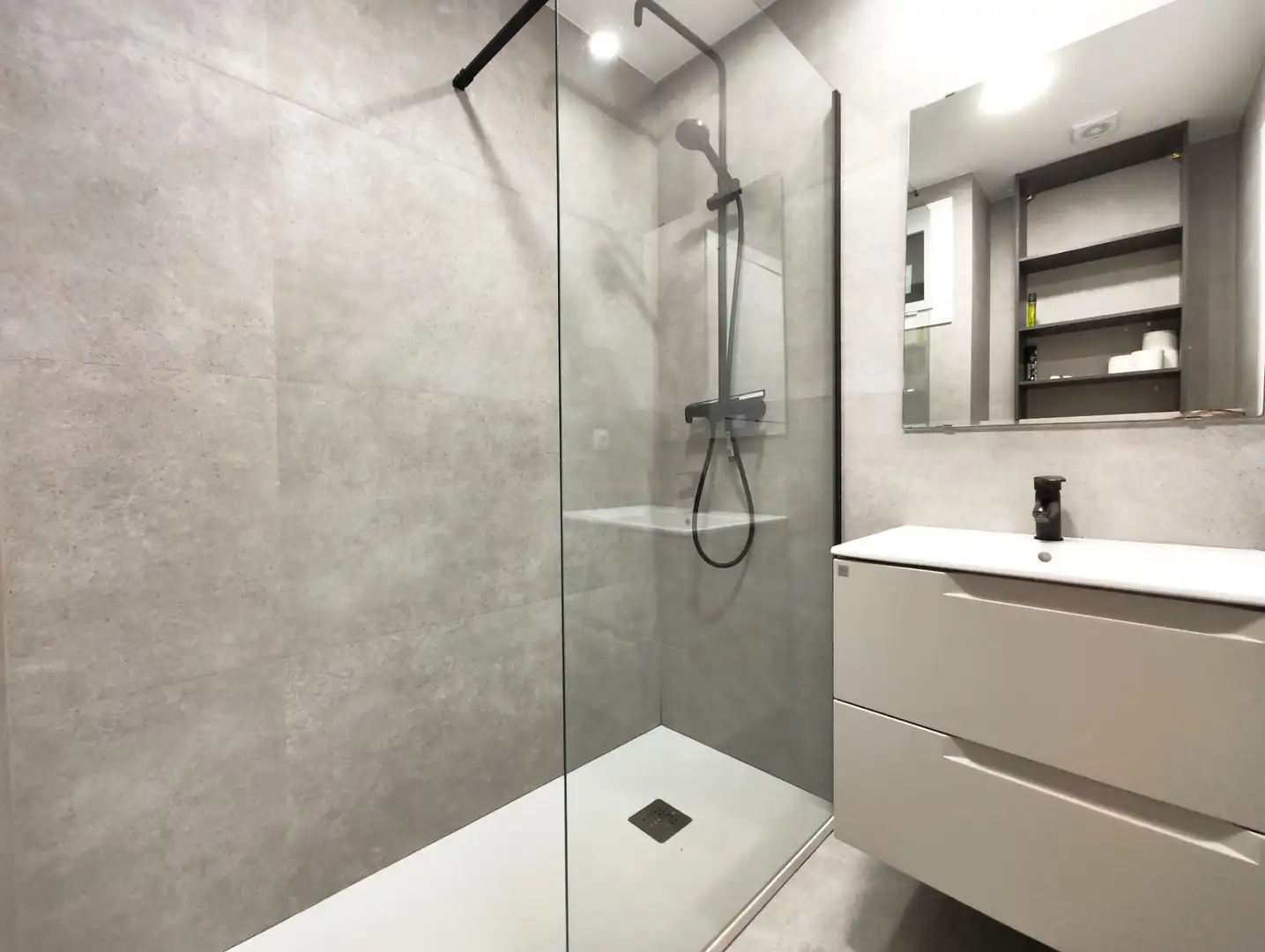 Bathroom of Buildings for sale in Barcelona