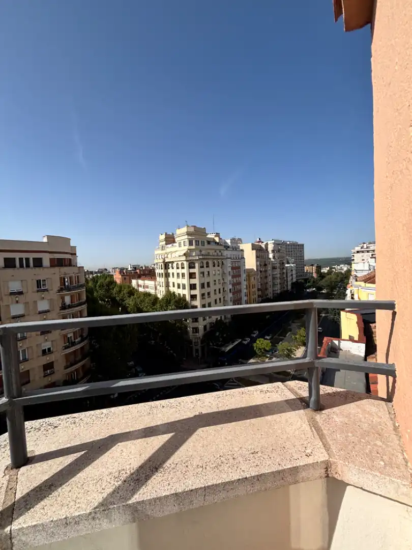 Vista exterior de Pis de lloguer en Madrid amb Calefacció, Terrassa i Moblat