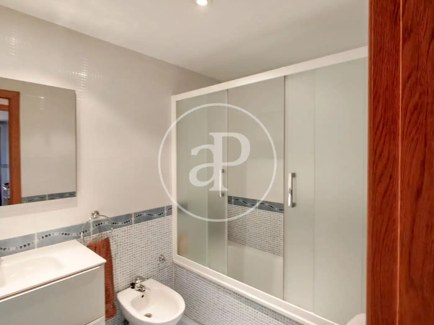 Baño de Piso de alquiler en Valencia con Aire acondicionado, Calefacción y Terraza