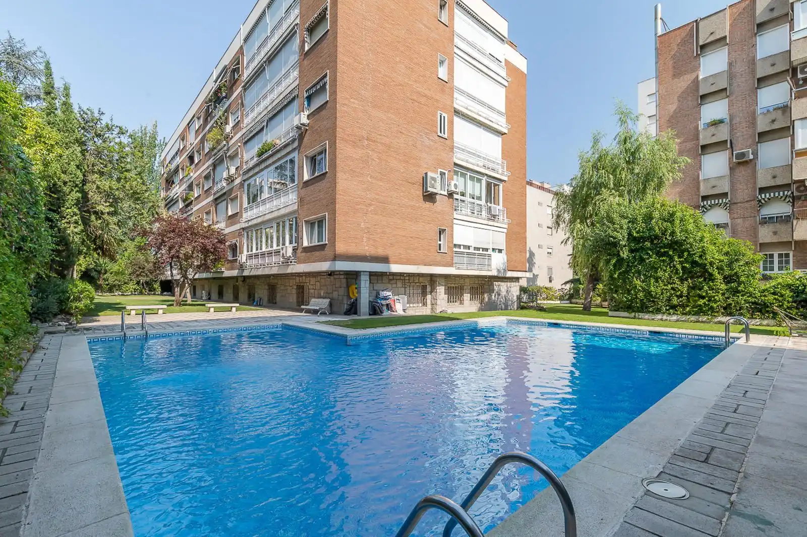Swimming pool of Flat for rent in Madrid  with Furnished and Community pool
