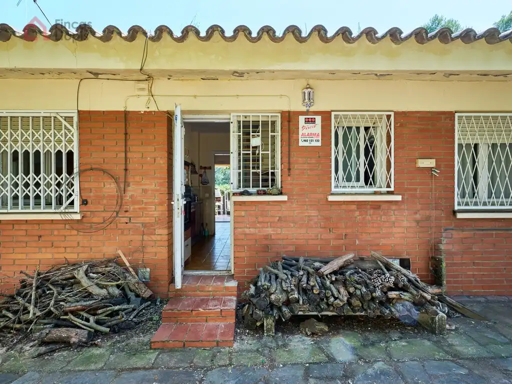 Vista exterior de Casa o xalet en venda en Corbera de Llobregat amb Aire condicionat, Calefacció i Jardí privat