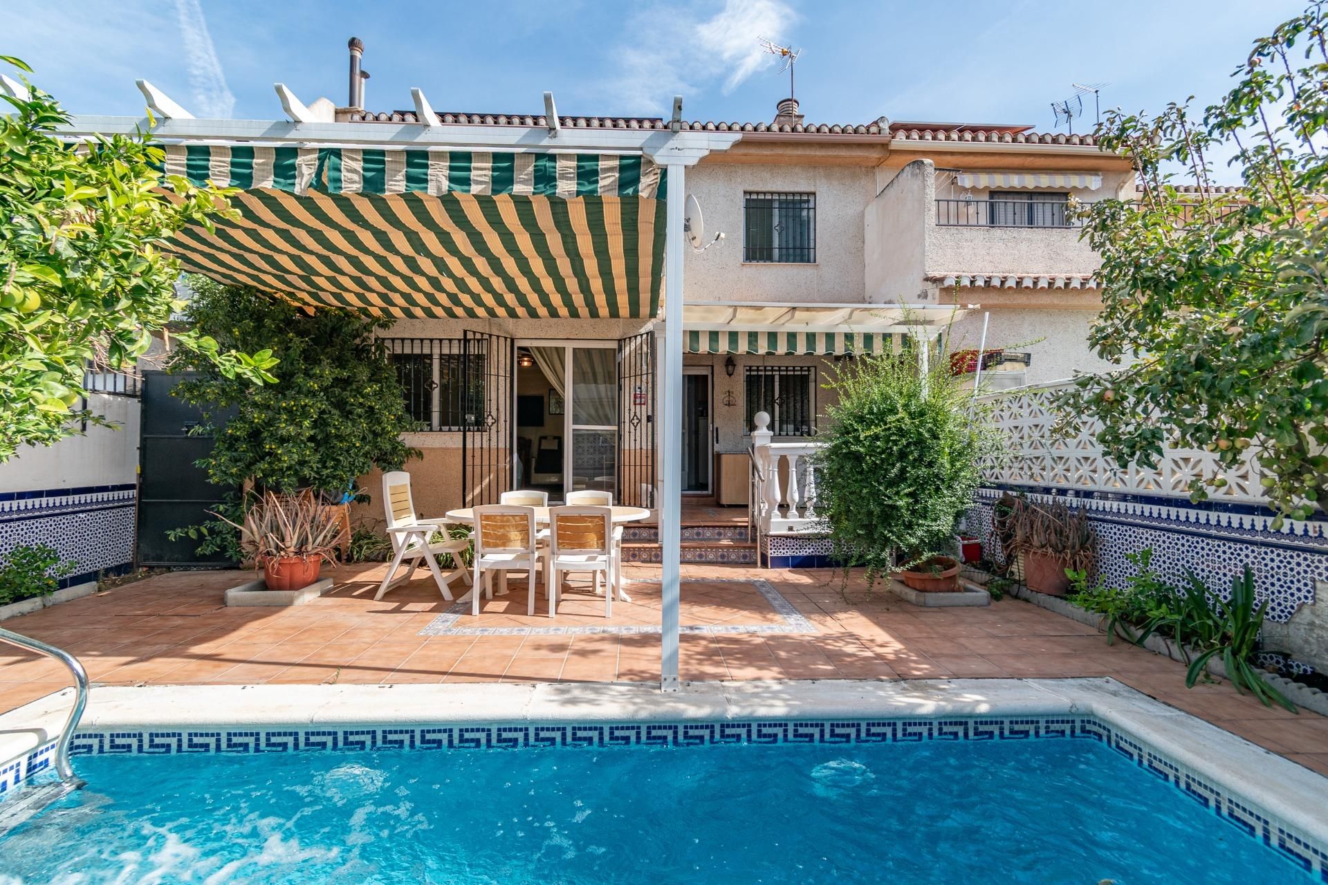 Jardí de Casa adosada en venda en Las Gabias amb Aire condicionat, Calefacció i Jardí privat