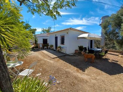 Vista exterior de Casa o xalet en venda en Guillena amb Aire condicionat