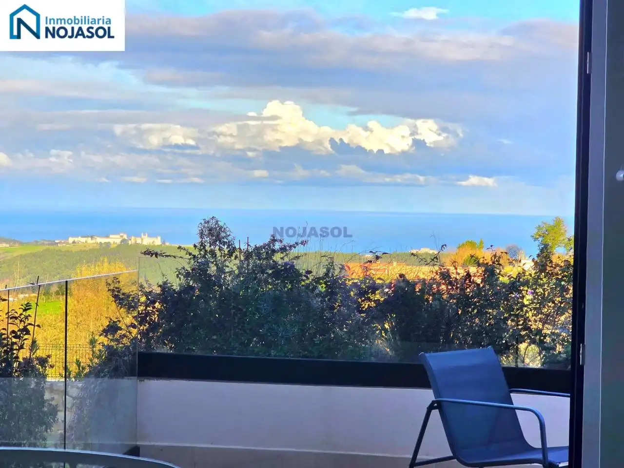 Terraza de Apartamento en venta en Comillas (Cantabria) con Calefacción, Terraza y Alarma