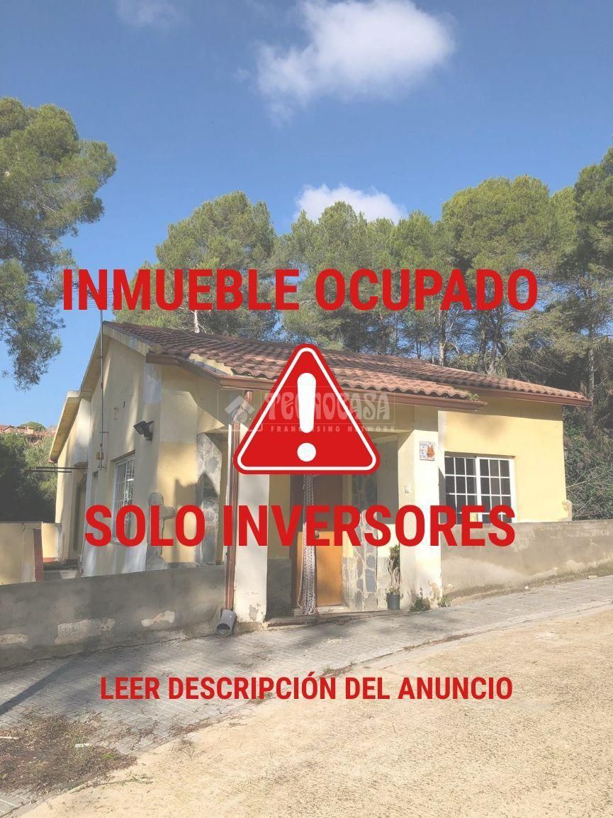 Vista exterior de Casa o xalet en venda en Rubí amb Terrassa