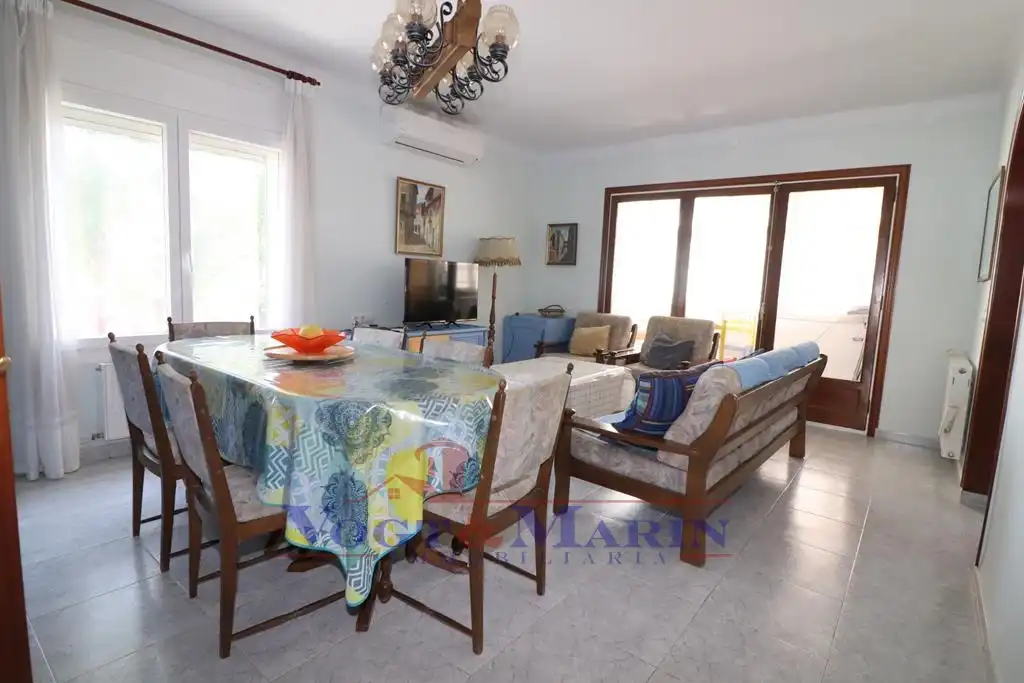 Casa con terraza en venta en Carrer Montgrí, imagen 5