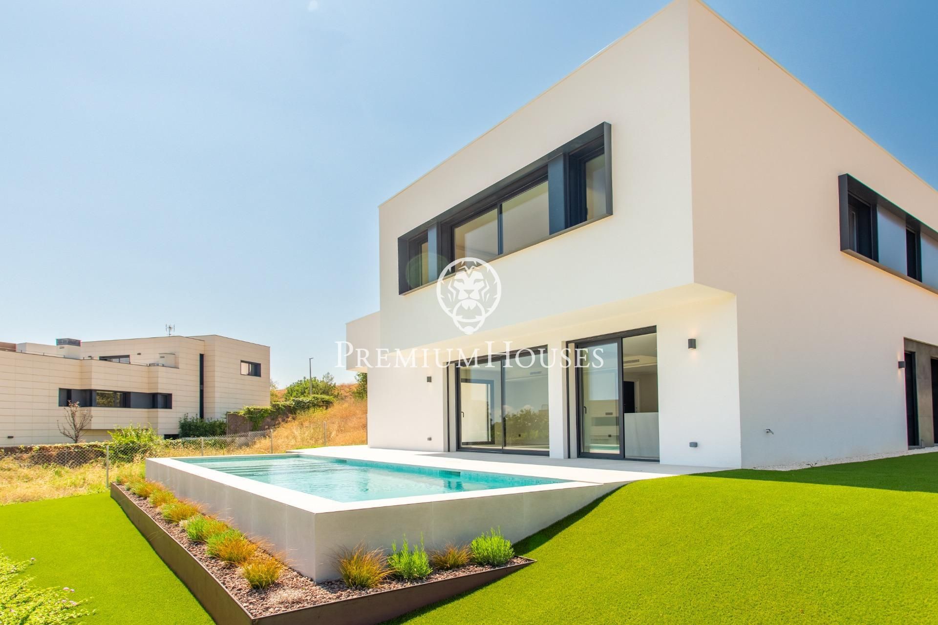 Exterior view of House or chalet for sale in Teià  with Private garden, Parquet flooring and Terrace