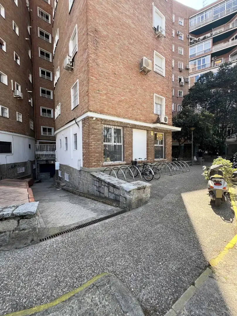 Erdgeschoss zum Verkauf in Avenida Manuel Siurot, 3, Bami - La Estrella